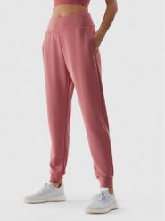 4F Spodnie dresowe 4FWAW23TTROF611 Różowy Relaxed Fit. Czerwone spodnie dresowe 4f, bez wzorów, z dresówki. Za 119.99 zł.