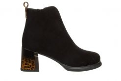 Botki Loretta Vitale C6911 Black 514281, Czarny, Skóra naturalna - 38. Czarne botki Loretta Vitale, bez wzorów, ze skóry, bez obcasa, na obcasie, bez zapięcia. W wyprzedaży za 349.00 zł.