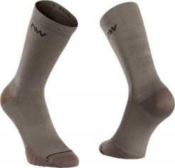 Skarpetki Northwave Extreme Pro. Brązowe skarpetki Northwave, bez wzorów, z poliamidu. Za 123.50 zł.