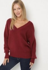 Bordowy Sweter z Kaszmirem z Dekoltem w Serek Plenae. Czerwone swetry Born2be, uniwersalny, bez wzorów, z kaszmiru, eleganckie, bez ramiączek. Za 129.99 zł.