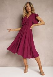 Bordowa Sukienka z Trójkątnym Dekoltem z Gumką w Pasie o Plisowanym Kroju Doetta. Czerwone sukienki Renee, m, bez wzorów, eleganckie, bez kołnierzyka, bez ramiączek, midi, plisowane. W wyprzedaży za 59.99 zł.