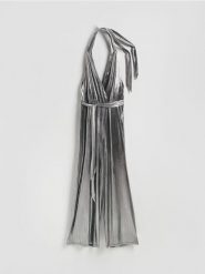 Błyszczący kombinezon z paskiem - srebrny. Szare kombinezony Reserved, l, bez wzorów, z dzianiny, bez kołnierzyka, bez ramiączek. Za 199.99 zł.