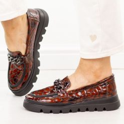 Brązowe skórzane mokasyny damskie Filippo Dp8004/26. Brązowe mokasyny Filippo, z aplikacjami, z jeansu, z okrągłym noskiem. Za 279.00 zł.