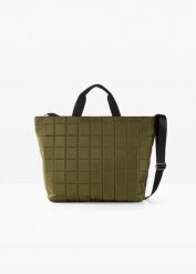 Torba typu shopper z pikowanego materiału. Zielone shopper bag bonprix, bez wzorów, pikowane, bez dodatków. Za 124.99 zł.