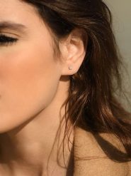 Maison héritage PARIS Złote kolczyki-wkrętki "Single Diamond 0,20" z diamentami rozmiar: onesize. Szare kolczyki maison héritage PARIS, z diamentem, złote. Za 1,435.99 zł.