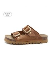 Teegu Skórzane klapki w kolorze jasnobrązowym rozmiar: 38. Brązowe klapki teegu, bez wzorów, klasyczne, z otwartym noskiem, bez obcasa, bez zapięcia. Za 195.99 zł.