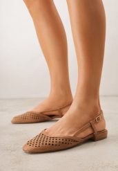 Brązowe Ażurowe Sandały z Paskiem z Klamerką i Kwadratowym Noskiem Veradisa. Brązowe baleriny Born2be, w ażurowe wzory, z jeansu, biznesowe, bez obcasa, bez zapięcia. Za 89.99 zł.