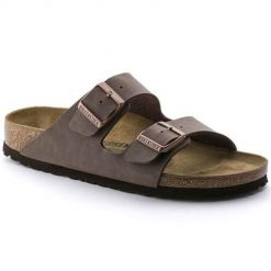 Klapki damskie Birkenstock Arizona. Brązowe klapki Birkenstock, bez wzorów, z gumy, sportowe, bez obcasa, bez zapięcia. Za 339.00 zł.
