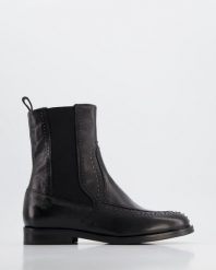 CZARNE BOTKI P87207 NERO. Czarne botki Venezia, bez wzorów, ze skóry, bez obcasa, bez zapięcia. Za 699.00 zł.