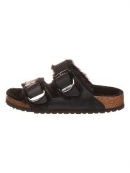 Birkenstock Skórzane klapki "Arizona" w kolorze czarnym rozmiar: 39. Czarne klapki Birkenstock, bez wzorów, klasyczne, z otwartym noskiem, bez obcasa, bez zapięcia. Za 385.62 zł.