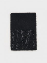 Miękki szalik z cekinami - czarny. Czarne szaliki i kominy Reserved, bez wzorów. W wyprzedaży za 35.99 zł.