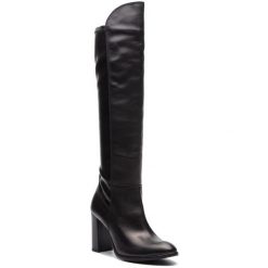 Kozaki Lasocki. Czarne kozaki Lasocki, bez wzorów, bez obcasa, na słupku, bez zapięcia. Za 156.99 zł.