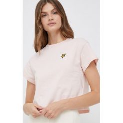 Lyle & Scott t-shirt bawełniany kolor różowy. Czerwone t-shirty Lyle & Scott, z aplikacjami, z bawełny, bez kołnierzyka, bez ramiączek. W wyprzedaży za 95.99 zł.