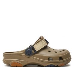 Klapki Crocs. Brązowe klapki Crocs, bez wzorów, bez obcasa, bez zapięcia. Za 259.99 zł.