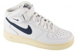 Buty sportowe Sneakersy damskie, Air Force 1 '07 Mid. Białe buty treningowe Nike, bez wzorów, z materiału, bez zapięcia, trekkingowe, Nike Air Force. Za 499.99 zł.