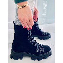 BM Botki sznurowane workery Conor Black czarne. Czarne botki BM, bez wzorów, z zamszu, bez obcasa, bez zapięcia. Za 230.83 zł.