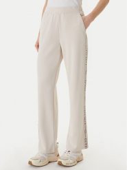 Guess Spodnie dresowe W6GB29 K3282 Beżowy Regular Fit. Brązowe spodnie dresowe Guess, z aplikacjami, z dresówki. Za 469.99 zł.