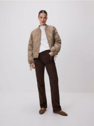 Kurtka z ozdobnymi wiązaniami - beżowy. Brązowe kurtki Reserved, l, bez wzorów, z lyocellu, bez kaptura. Za 229.99 zł.