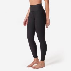 Legginsy UV surfingowe damskie Olaian Rachel. Czarne legginsy OLAIAN, bez wzorów, z elastanu, sportowe. W wyprzedaży za 89.99 zł.