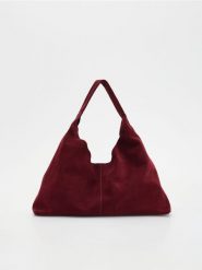 Zamszowa torebka shopper z saszetką - bordowy. Czerwone nerki i saszetki Reserved, bez wzorów, ze skóry, klasyczne, bez dodatków. Za 399.99 zł.