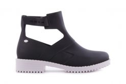 Botki Mel 32160 White Black, Biały/Czarny, Guma - 35-36. Czarne botki Melissa, bez wzorów, z gumy, klasyczne, przed kolano, bez obcasa, bez zapięcia. W wyprzedaży za 59.00 zł.