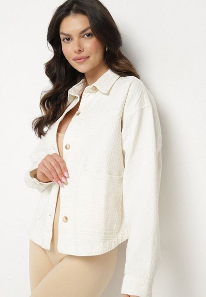 Biała Kurtka Koszulowa z Tłoczonego Materiału z Bawełny z Kieszeniami Janlira. Białe kurtki Born2be, uniwersalny, bez wzorów, z bawełny, eleganckie, bez kaptura. Za 189.99 zł.