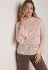 Różowa Koronkowa Bluzka z Falbanką i Rozszerzanymi Rękawami Nelaetia. Czerwone bluzki Born2be, m, bez wzorów, z koronki, eleganckie, bez kołnierzyka, bez ramiączek. Za 89.99 zł.