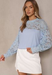 Niebieska Bluzka z Wiskozą z Koronką Eviriva. Niebieskie bluzki Renee, bez wzorów, z jeansu, bez kołnierzyka, bez ramiączek. W wyprzedaży za 55.99 zł.