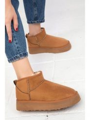 Trendyol Botki w kolorze jasnobrązowym rozmiar: 37. Brązowe botki Trendyol, bez wzorów, z materiału, bez obcasa, bez zapięcia. Za 152.26 zł.