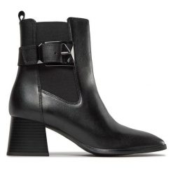 Botki Caprice. Czarne botki Caprice, bez wzorów, bez obcasa, na słupku, bez zapięcia. Za 279.99 zł.