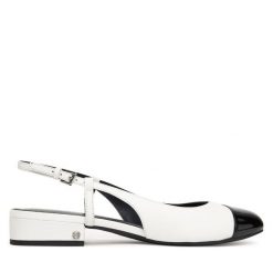Sandały MICHAEL Michael Kors. Białe sandały MICHAEL Michael Kors, bez wzorów, bez obcasa, na płaskiej podeszwie, bez zapięcia. Za 509.99 zł.