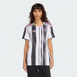 Koszulka podstawowa Juventus 25/26. Białe t-shirty sportowe adidas, l, bez wzorów, bez ramiączek, do piłki nożnej. Za 439.00 zł.