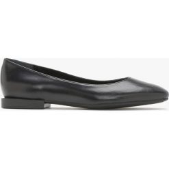 Baleriny z kwadratowym noskiem AUDREY. Czarne baleriny Ryłko, bez wzorów, ze skóry, bez obcasa, na płaskiej podeszwie, bez zapięcia. Za 249.99 zł.
