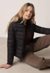 Czarna Taliowana Przejściowa Kurtka Pikowana z Odpinanym Kapturem Zinnorae. Czarne kurtki Born2be, l, bez wzorów, z jeansu. Za 89.99 zł.