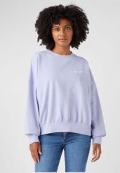 DAMSKA BLUZA WRANGLER RELAXED SWEATSHIRT SWEET LAVENDER 112343712. Niebieskie bluzy bez kaptura Wrangler, m, bez wzorów, bez kaptura. Za 199.99 zł.