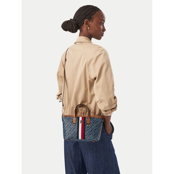 Torebka Tommy Hilfiger. Niebieskie shopper bag Tommy Hilfiger, bez wzorów, bez dodatków. Za 629.99 zł.