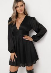 Czarna Rozkloszowana Sukienka Mini z Trójkątnym Dekoltem Ponloka. Czarne sukienki Born2be, m, bez wzorów, eleganckie, bez kołnierzyka, bez ramiączek, mini, rozkloszowane. W wyprzedaży za 135.99 zł.