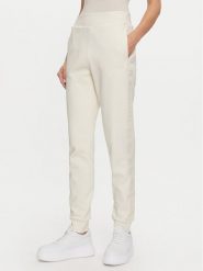 Guess Spodnie dresowe Stacie V4BB00 KC5O0 Écru Regular Fit. Spodnie dresowe Guess, z aplikacjami, z bawełny. Za 219.99 zł.