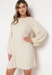 Jasnobeżowa Plisowana Sukienka z Bufiastymi Rękawami Perlase. Brązowe sukienki Born2be, na imprezę, bez wzorów, eleganckie, bez kołnierzyka, bez ramiączek, mini. W wyprzedaży za 76.49 zł.