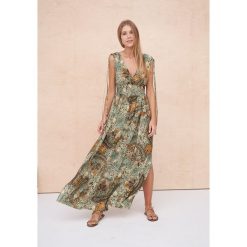 Sukienka Rzymianka BS Dva 156 A. Sukienki blue shadow, na co dzień, s, z aplikacjami, z elastanu, boho, bez kołnierzyka, bez ramiączek, maxi, kopertowe. Za 399.90 zł.