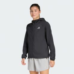 Kurtka adi365 Running Essentials. Czarne kurtki adidas, bez wzorów, z tkaniny, bez kaptura. Za 299.00 zł.
