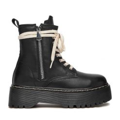 Trzewiki DeeZee. Czarne botki DeeZee, bez wzorów, bez obcasa, na płaskiej podeszwie, bez zapięcia. Za 219.99 zł.