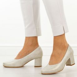 Złote skórzane czółenka damskie Cambell 19410. Żółte czółenka Cambell, na jesień, bez wzorów, ze skóry, eleganckie, z okrągłym noskiem, bez obcasa, na słupku, bez zapięcia. Za 219.00 zł.