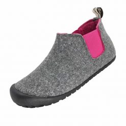 Kapcie damskie GUMBIES BRUMBY BOOT. Czerwone kapcie Gumbies, bez wzorów. Za 149.99 zł.