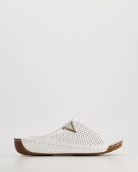 BIAŁE KLAPKI 6031 WHITE. Białe klapki Venezia, bez wzorów, ze skóry, bez obcasa, bez zapięcia. Za 259.00 zł.