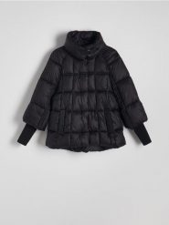 Pikowana kurtka z wysoką stójką - czarny. Czarne kurtki Reserved, l, bez wzorów, z tkaniny, bez kaptura. W wyprzedaży za 159.99 zł.