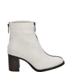 BOTKI DAMSKIE P26202 PANNA. Botki Venezia, bez wzorów, ze skóry, bez obcasa, bez zapięcia. Za 299.00 zł.