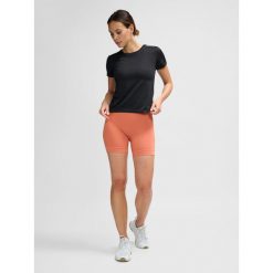 Koszulka damska Hummel MT Aura. Czarne t-shirty sportowe Hummel, l, bez wzorów, bez ramiączek, do piłki nożnej. Za 174.00 zł.