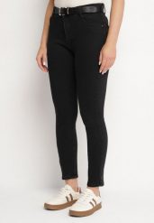 Czarne Jeansy o Dopasowanym Kroju z Efektem Push Up Vonnira. Czarne jeansy Born2be, bez wzorów, z jeansu, eleganckie. W wyprzedaży za 67.99 zł.