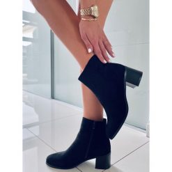 BM Botki na obcasie zamszowe klasyczne Natina Black czarne. Czarne botki BM, bez wzorów, z zamszu, klasyczne, bez obcasa, na obcasie, bez zapięcia. Za 197.06 zł.